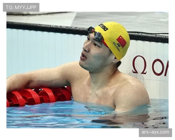 看徐嘉余的微博：泳池里像修行，下一张又像贵族度假，这反差有点带感