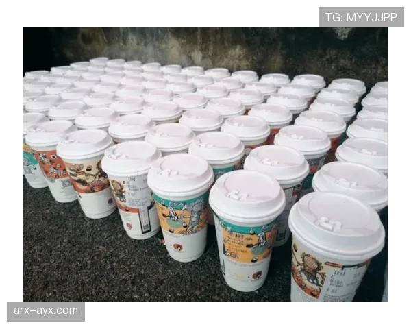 辛德hu家的冰箱里塞满能量饮料，训练完直接拎两瓶当水喝